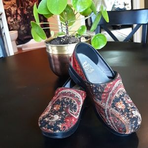 Dansko velvet shoes